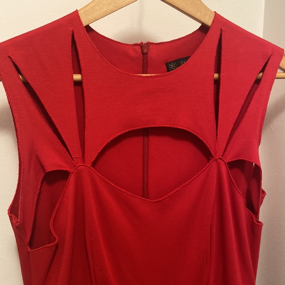 Cut out red dress - Picture 2 of 4